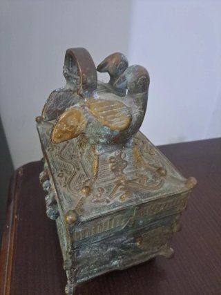 Cofre Persa de bronce antiguo