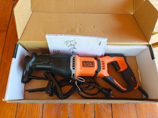 Sierra de sable Black+Decker 750W