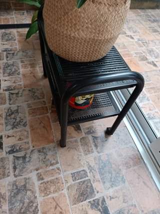 Mesa auxiliar con ruedas