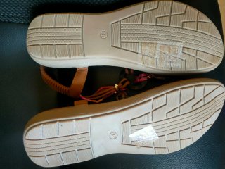 Sandalias de verano marrones y multicolor