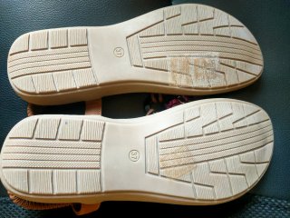 Sandalias de verano marrones y multicolor