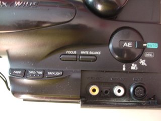 CÁMARA DE VIDEO VHS-C PANASONIC + ACCESORIOS