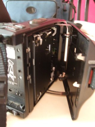 CÁMARA DE VIDEO VHS-C PANASONIC + ACCESORIOS