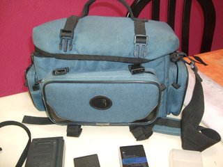 CÁMARA DE VIDEO VHS-C PANASONIC + ACCESORIOS