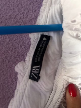 Vestido Ibicenco blanco de Zara con volantes