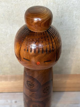 Kokeshi Kantsubaki di Kazuo Takamizawa (25 cm)