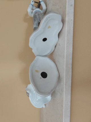 Pareja de músicos de porcelana .
