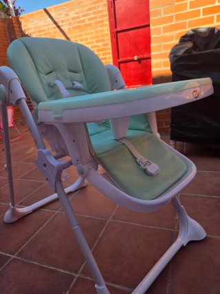 Trona de bebé color verde menta