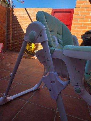 Trona de bebé color verde menta