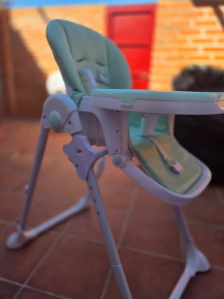 Trona de bebé color verde menta