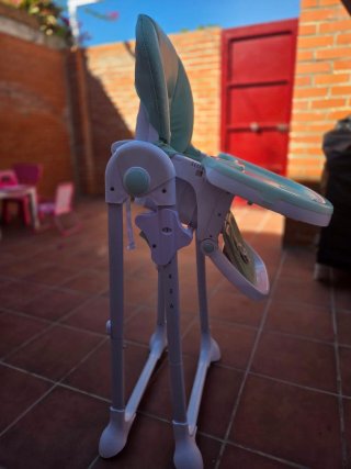 Trona de bebé color verde menta