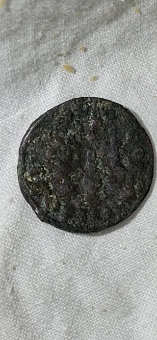 Moneda antigua sin limpiar POSIBLE GRECO ROMANA