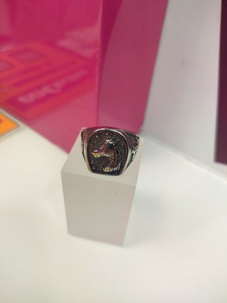 Anillo acero plateado con simbolo de caballo T24