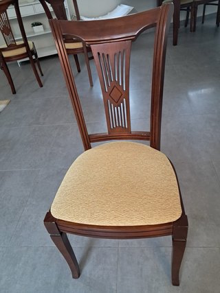 Mesa de comedor y 6 sillas de madera