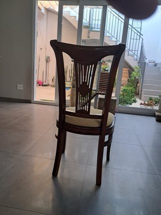 Mesa de comedor y 6 sillas de madera