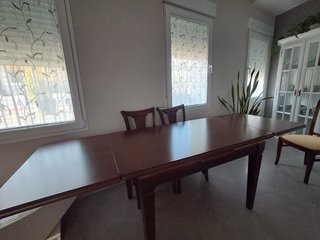 Mesa de comedor y 6 sillas de madera