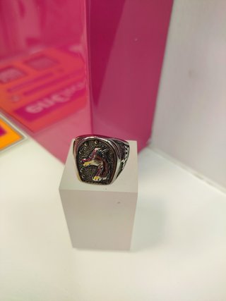 Anillo acero plateado con simbolo de caballo T20