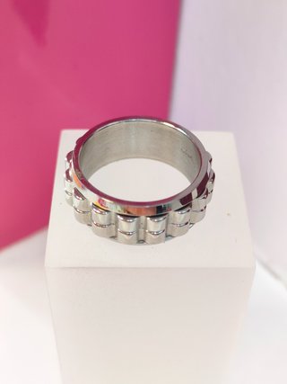 Anillo acero plateado con diseño giratorio T16