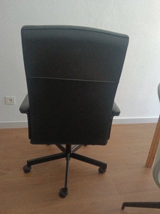Silla de oficina negra