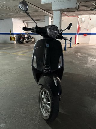 Vespa Primavera 2021 Negra