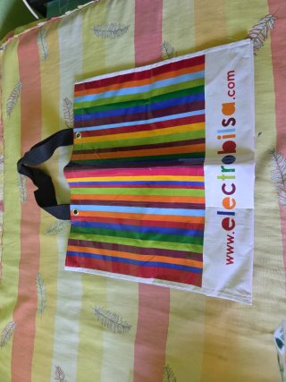 Lote de bolsas azules y multicolor