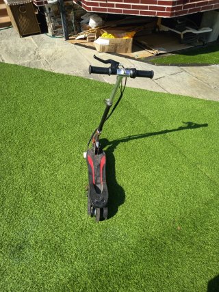 Patinete Eléctrico HOMCOM Negro/Rojo