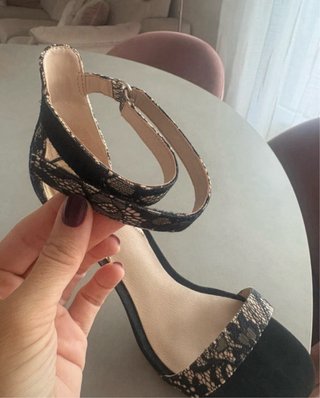 Sandalias Guess de tacón