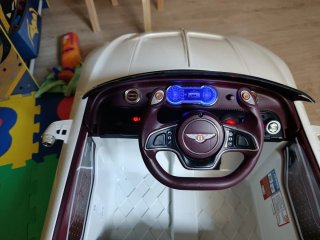 Coche eléctrico infantil blanco