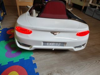Coche eléctrico infantil blanco