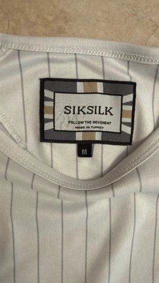 Camiseta SikSilk Rayas Verticales