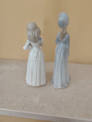 Dos figuras de porcelana de la marca tengra.