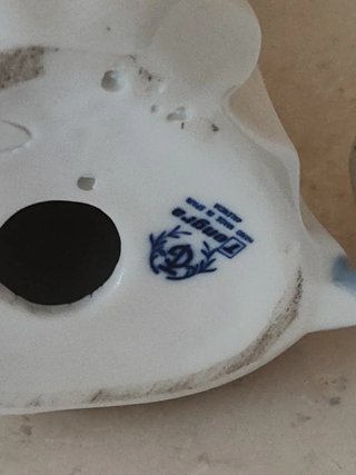 Dos figuras de porcelana de la marca tengra.