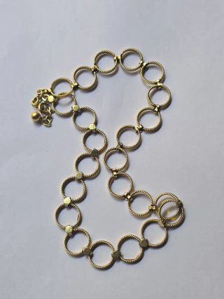 Gargantilla chapada en oro