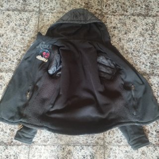 Cazadora Desigual reversible negra