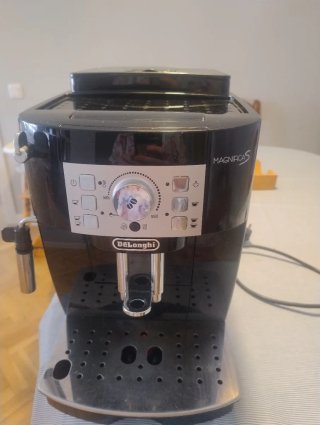 Cafetera Super Automática Delonghi Magnífica s