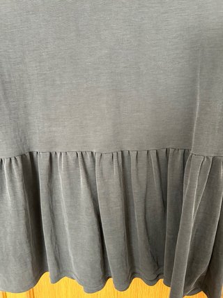 Camiseta peplum Zara gris
