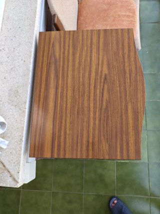 Armario/mesa de madera con máquina de coser Refrey
