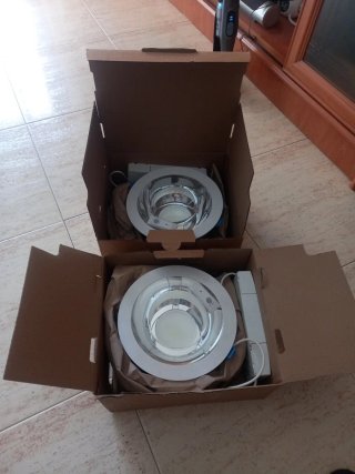 2 Foco LED con luz de emergencia
