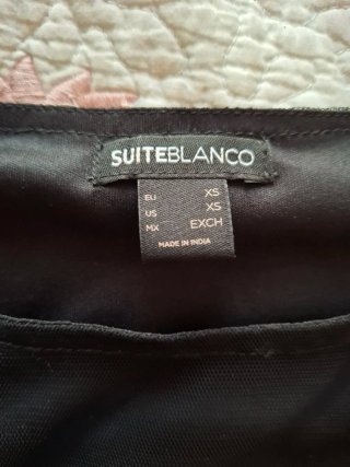 Vestido negro con pedrería y lentejuelas