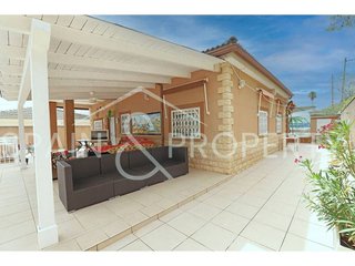 Chalet en venta en Monserrat