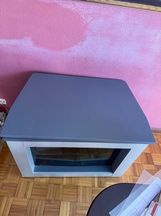 Mesa TV de madera melamina y cristal.
