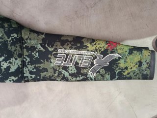 Traje neopreno Elite  talla s-m 2 piezas camuflaje