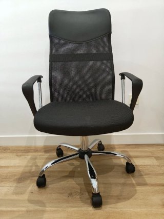 Silla de oficina ergonómica negra
