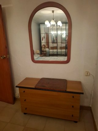 Mueble de madera con cajones
