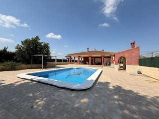 Chalet en venta en Albatera