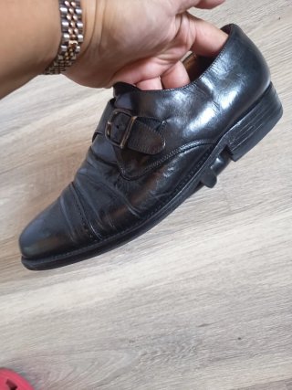 Zapatos de vestir negros con hebilla