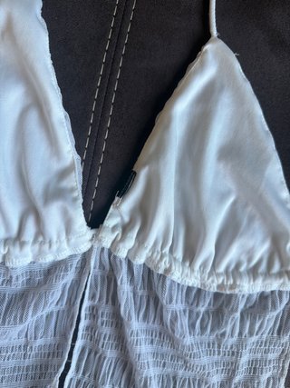 Top blanco con tiras