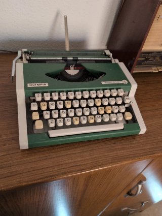 Máquina de escribir Olympia Traveller Deluxe