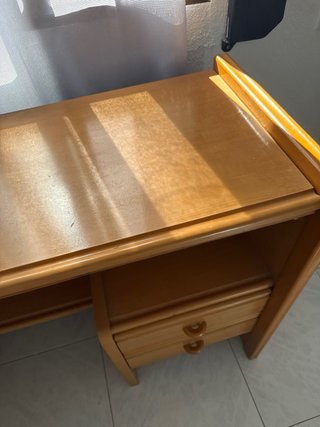 Mesa de estudio de madera