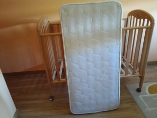 Cuna Oslo Naty de madera con colchón de látex